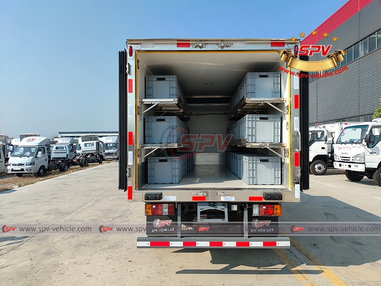 Each Refrigerated Truck Equipped with 22 Pcs of Plastic Boxes